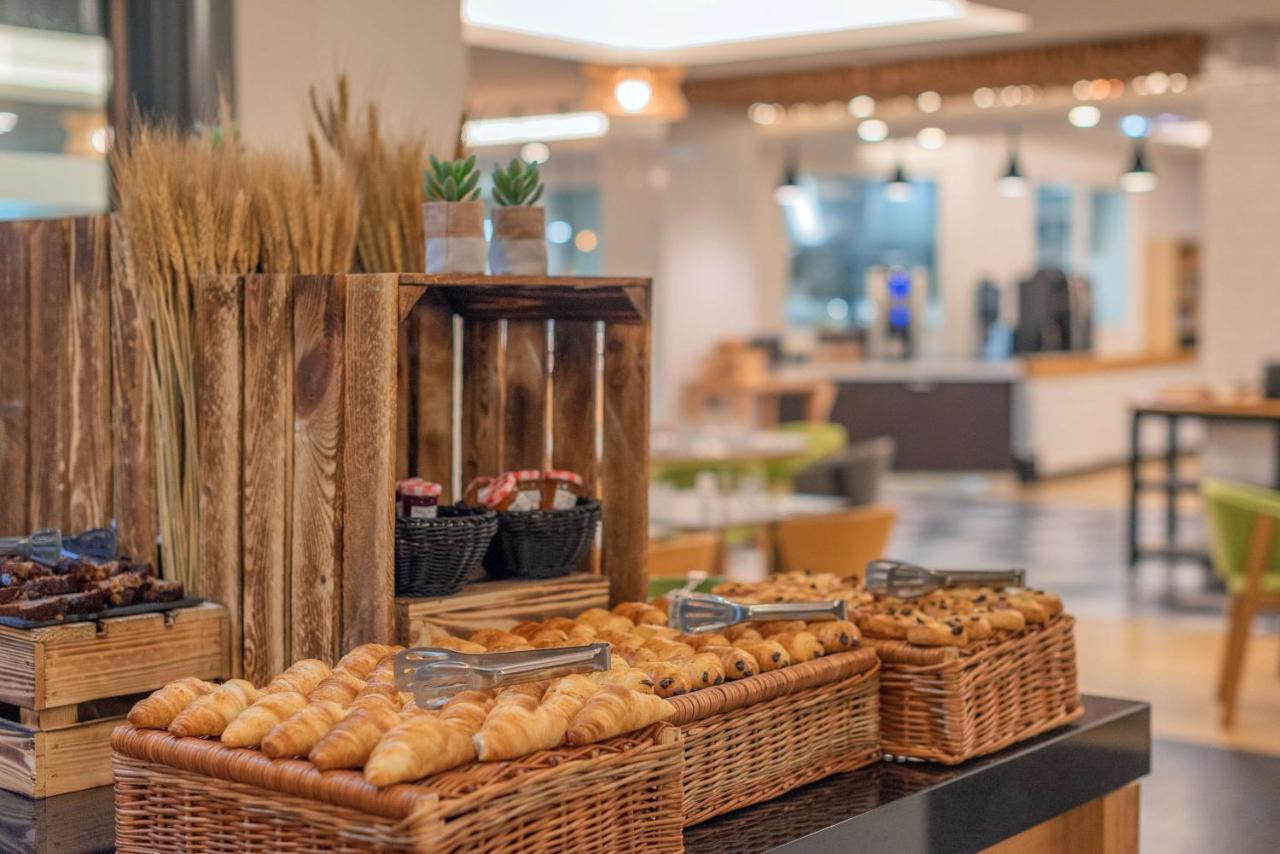 Doubletree By Hilton Paris Bougival Hotell Eksteriør bilde