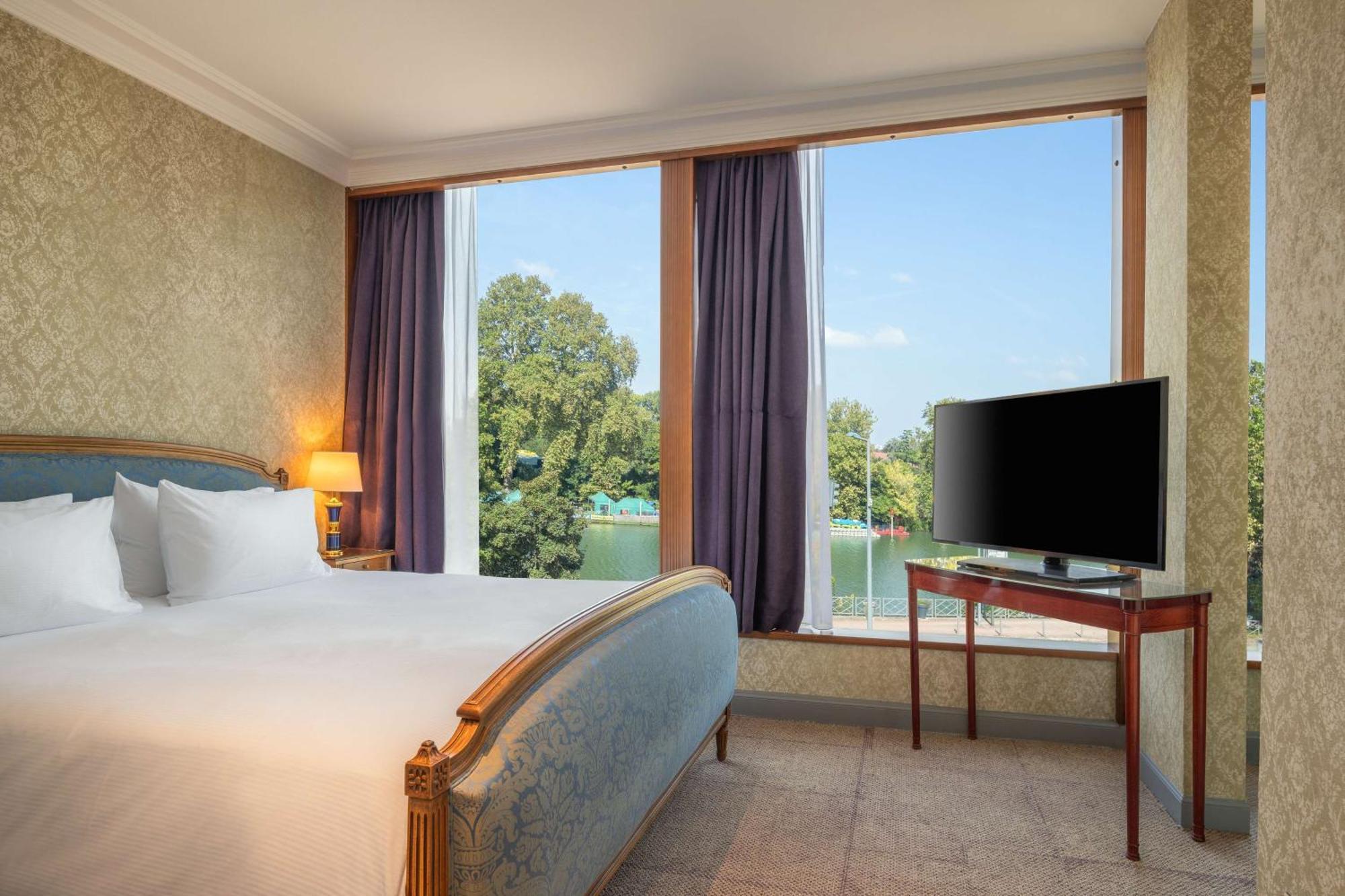 Doubletree By Hilton Paris Bougival Hotell Eksteriør bilde