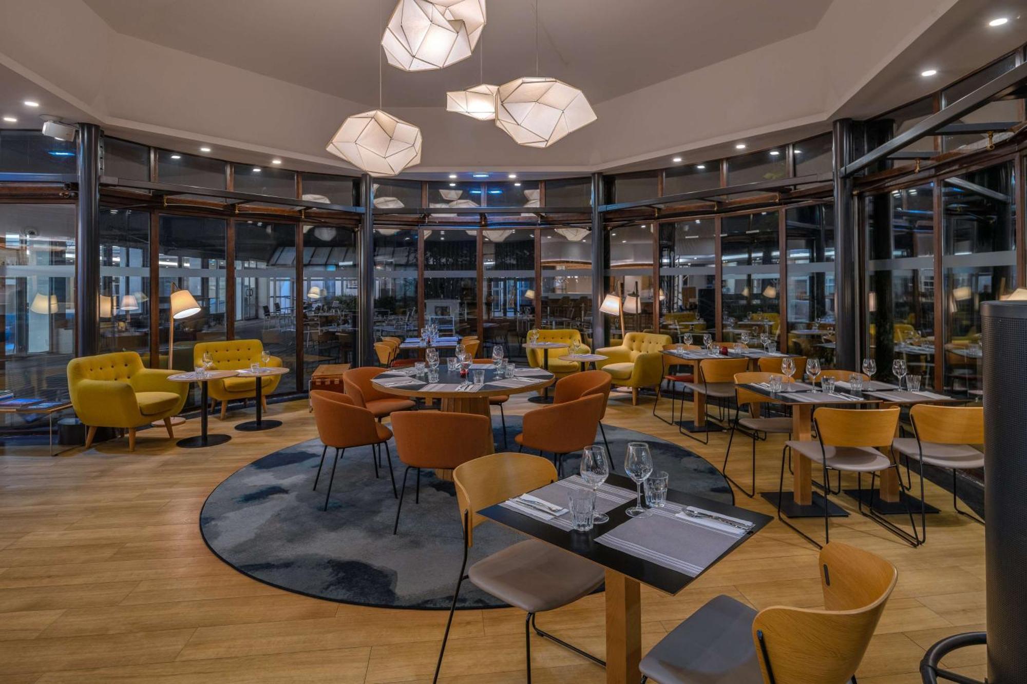 Doubletree By Hilton Paris Bougival Hotell Eksteriør bilde