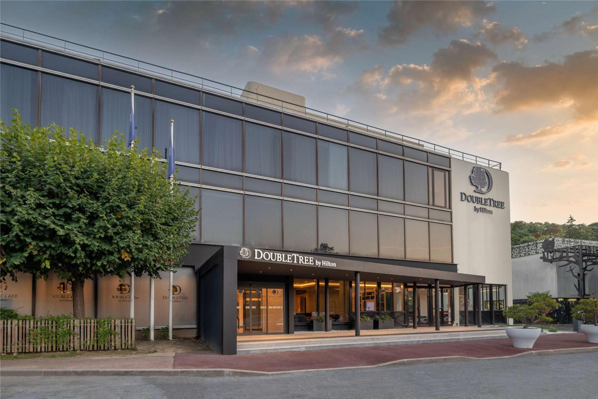 Doubletree By Hilton Paris Bougival Hotell Eksteriør bilde