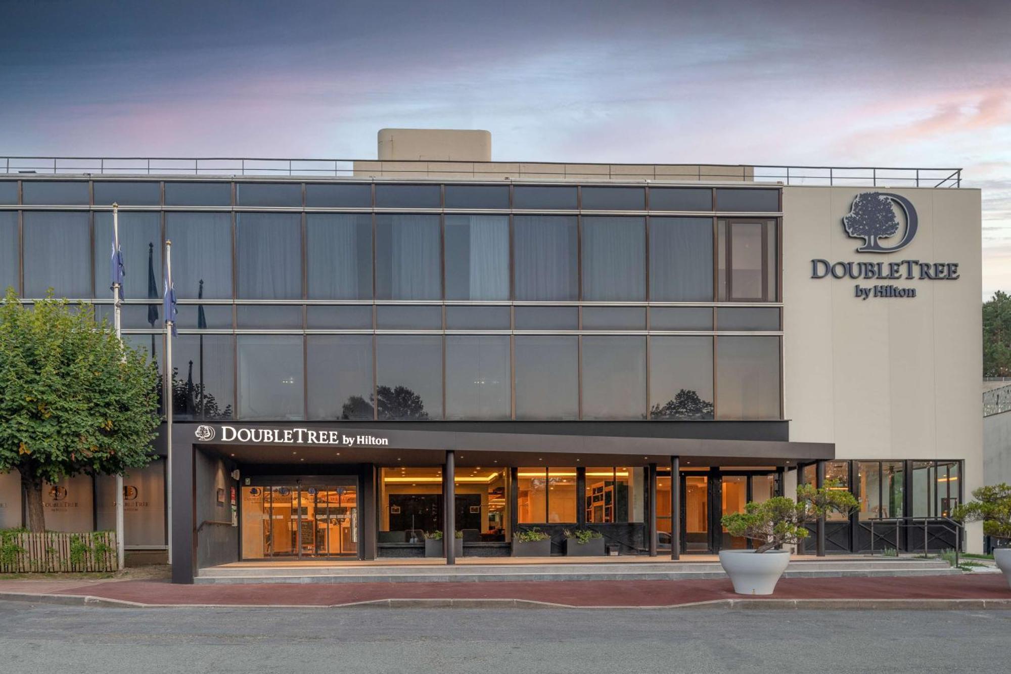 Doubletree By Hilton Paris Bougival Hotell Eksteriør bilde
